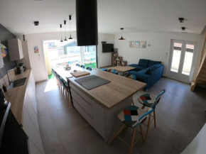 Maison climatisée avec piscine pour 10 personnes, plage et centre ville à pied !